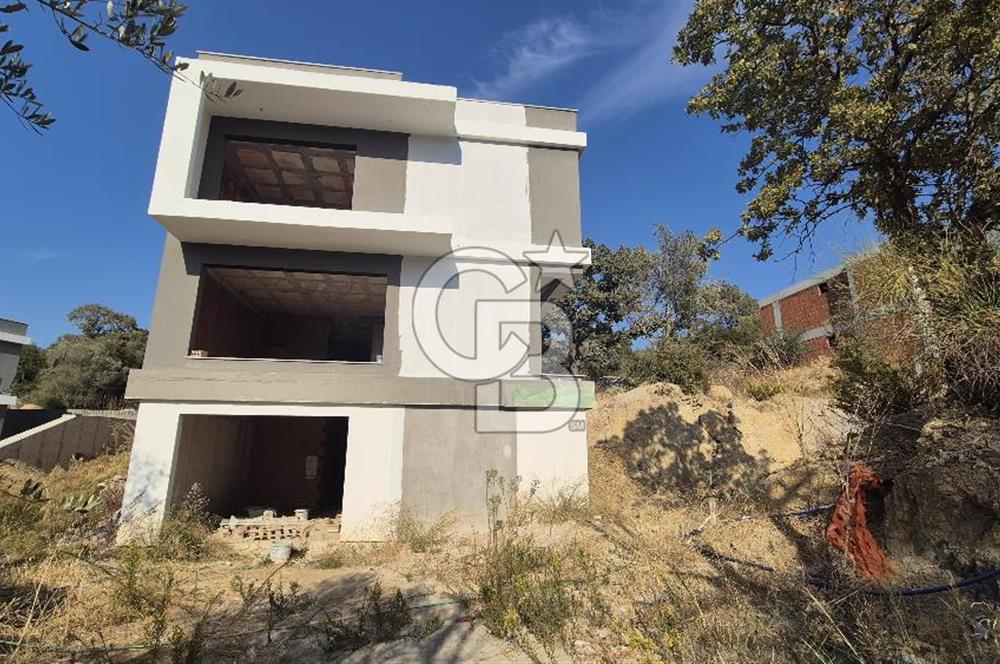 Urla 'ya 5 Km. Mesafede 6+2 Na Tamam Müstakil Villa