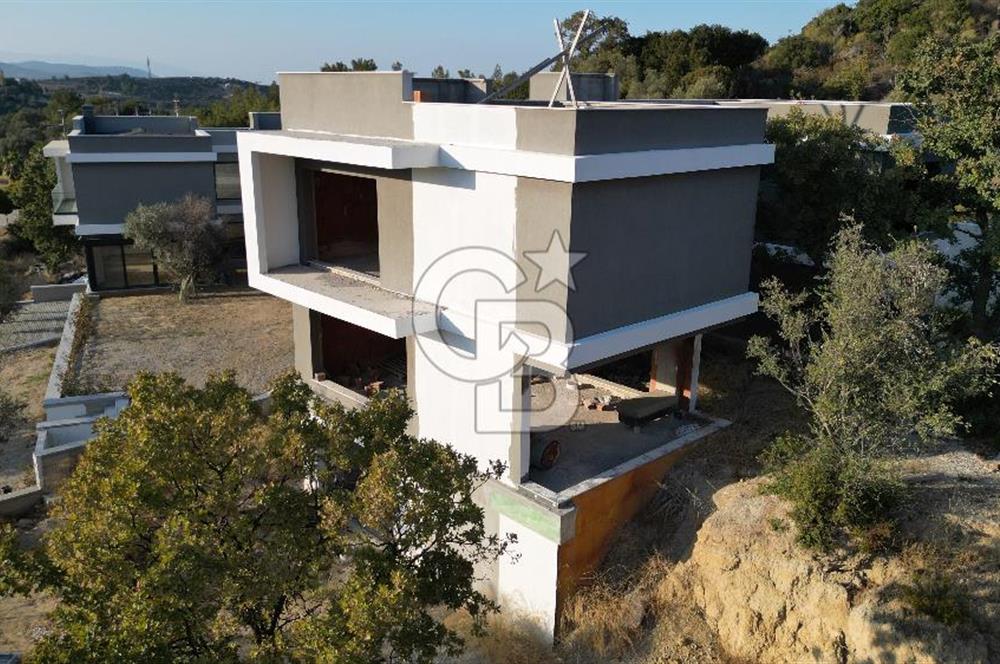 Urla 'ya 5 Km. Mesafede 6+2 Na Tamam Müstakil Villa