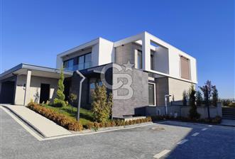 Mansio İncek Villalarında Göl Manzaralı Satılık Villa.