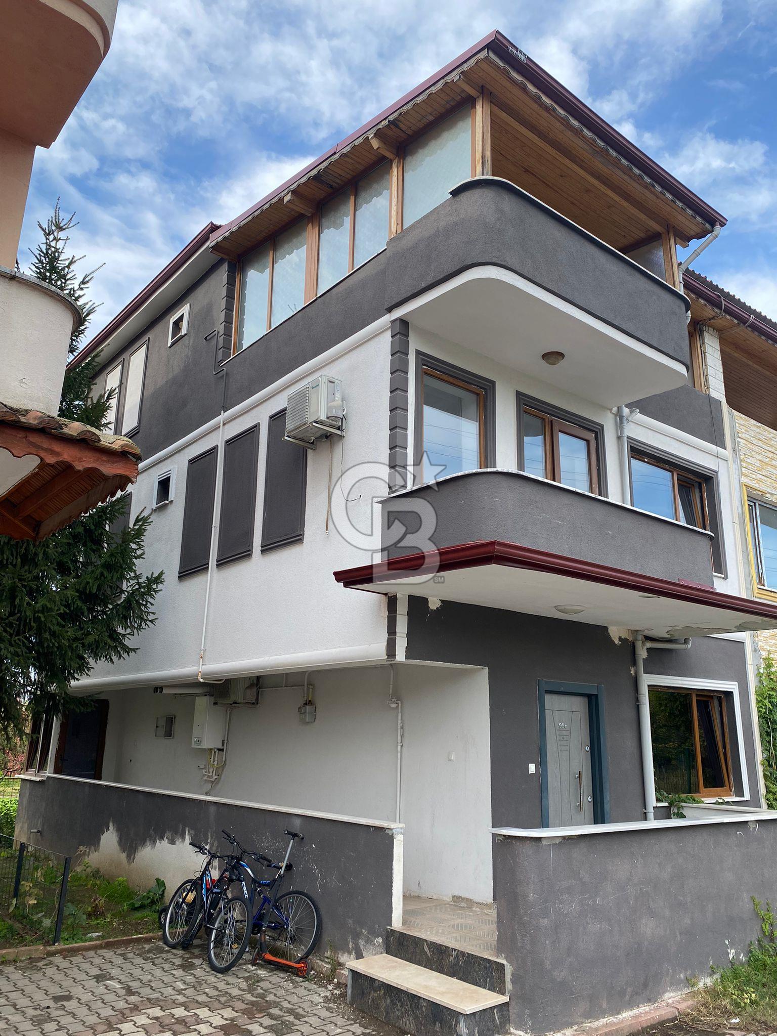 GÖLCÜK HİSAREYN MERKEZ'DE 5+1 SATILIK TRİPLEKS FIRSAT VİLLA