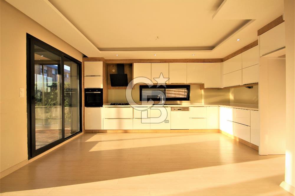 EDREMİT'İN EN PRESTİJLİ SİTESİNDE 4+1 BAHÇE KATI LÜKS DAİRE