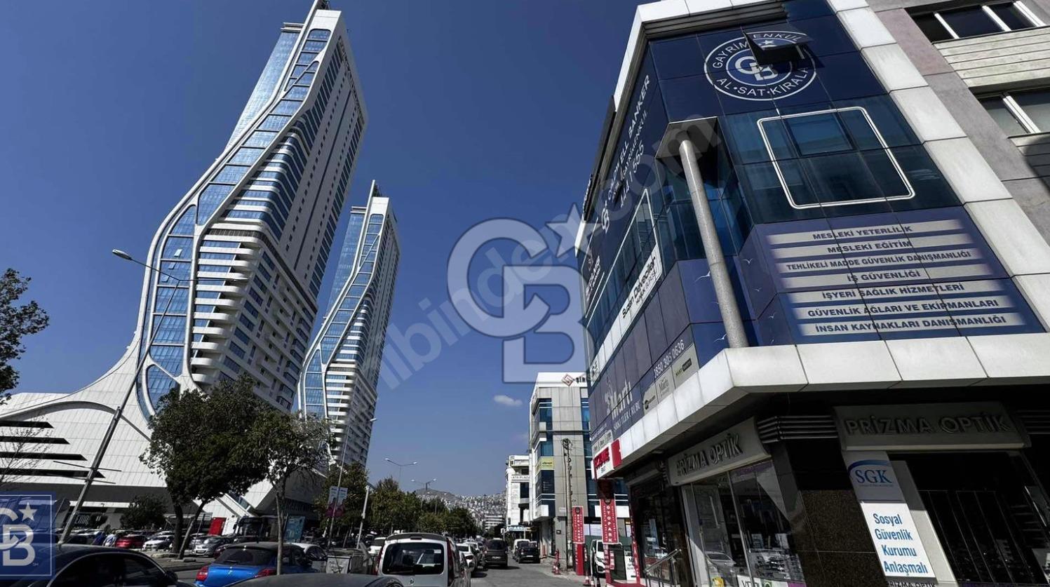 Bayraklı Folkart Tower Karşısı Cadde Üstü Komple Bina