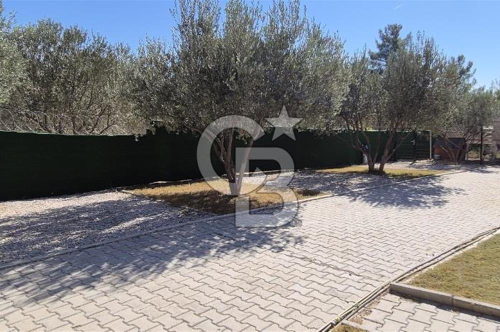 Buca Belenbaşın’da 7+1 Satılık Havuzlu Müstakil Villa