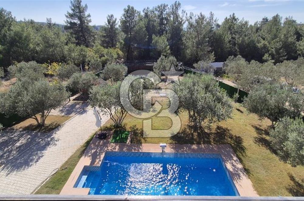 Buca Belenbaşın’da 7+1 Satılık Havuzlu Müstakil Villa