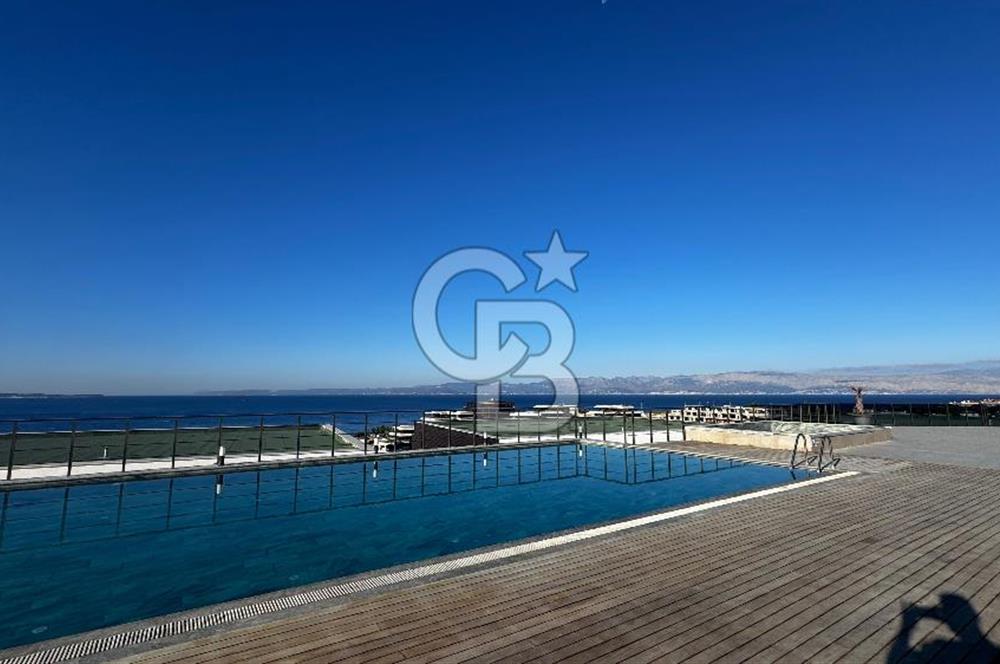 Çeşme Ayasaranda 'da Deniz Manzaralı Eşyalı Daire