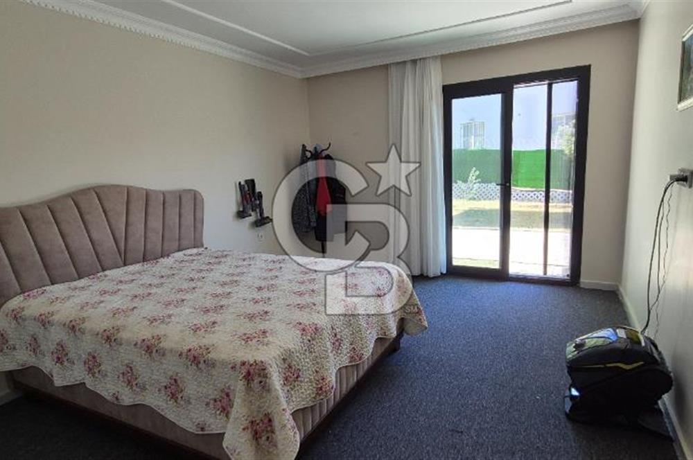 Buca Belenbaşın’da 7+1 Satılık Havuzlu Müstakil Villa