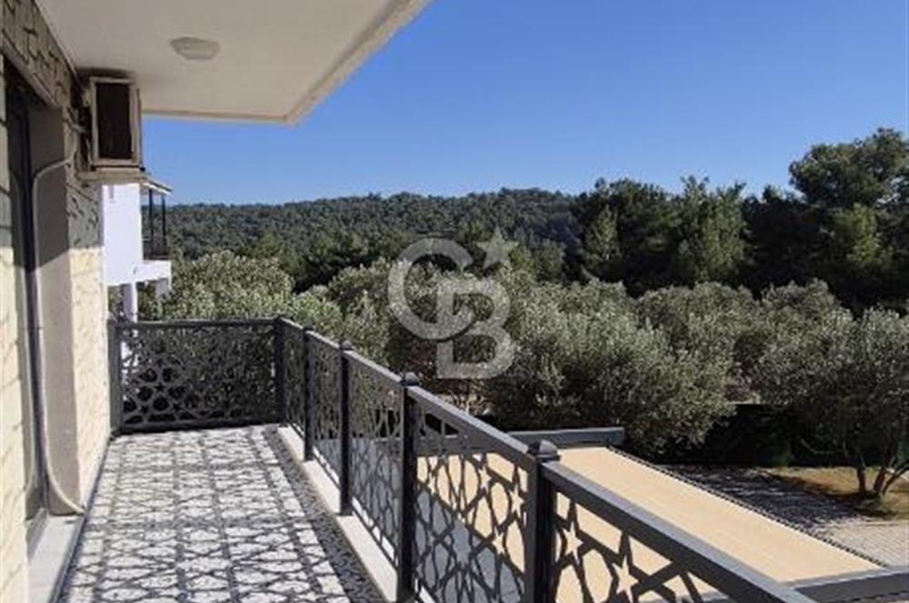 Buca Belenbaşın’da 7+1 Satılık Havuzlu Müstakil Villa