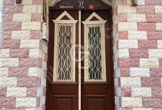 Ayvalık Merkez'de 3+1 avlulu ve teraslı satılık Rum evi