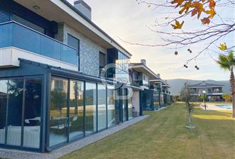 URLA İÇMELER HAVUZLU SATILIK VİLLA