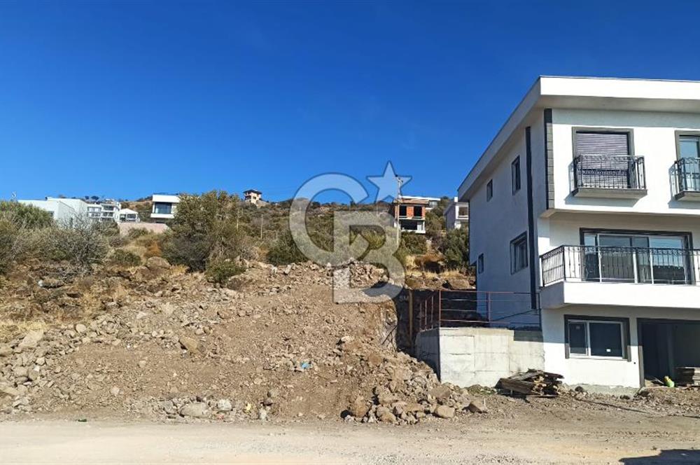 Dikili Çandarlı'da Panoramik Deniz Manzaralı Villa Arsası