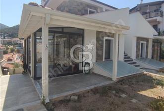 Datça merkezde cam balkonlu 1+1 kiralık daire 