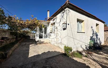 URLA ZEYTİNLER KÖY İÇİNDE 713 M2 ARSA İÇİNDE 2 ADET EV VE AHIR
