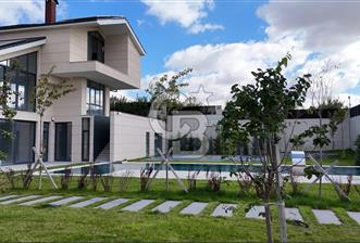 GÖLBAŞI BAHÇELİEVLER'DE ÖZEL TASARIM SATILIK GÖL MANZARALI VİLLA