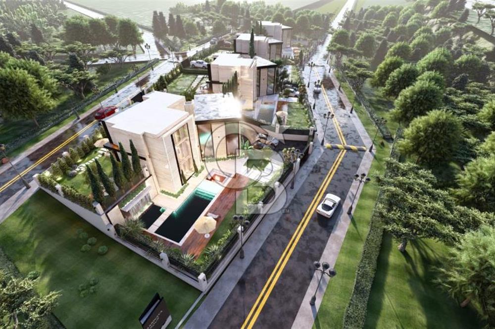 Çeşme Ovacık’ta 5+2 Müstakil 415m2 Satılık Triplex Havuzlu Villa