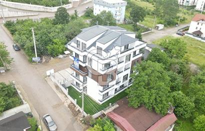 Cb Envoy'dan Yeşilyurt'da Deniz Manzaralı Eğimsiz Çatı Dublex