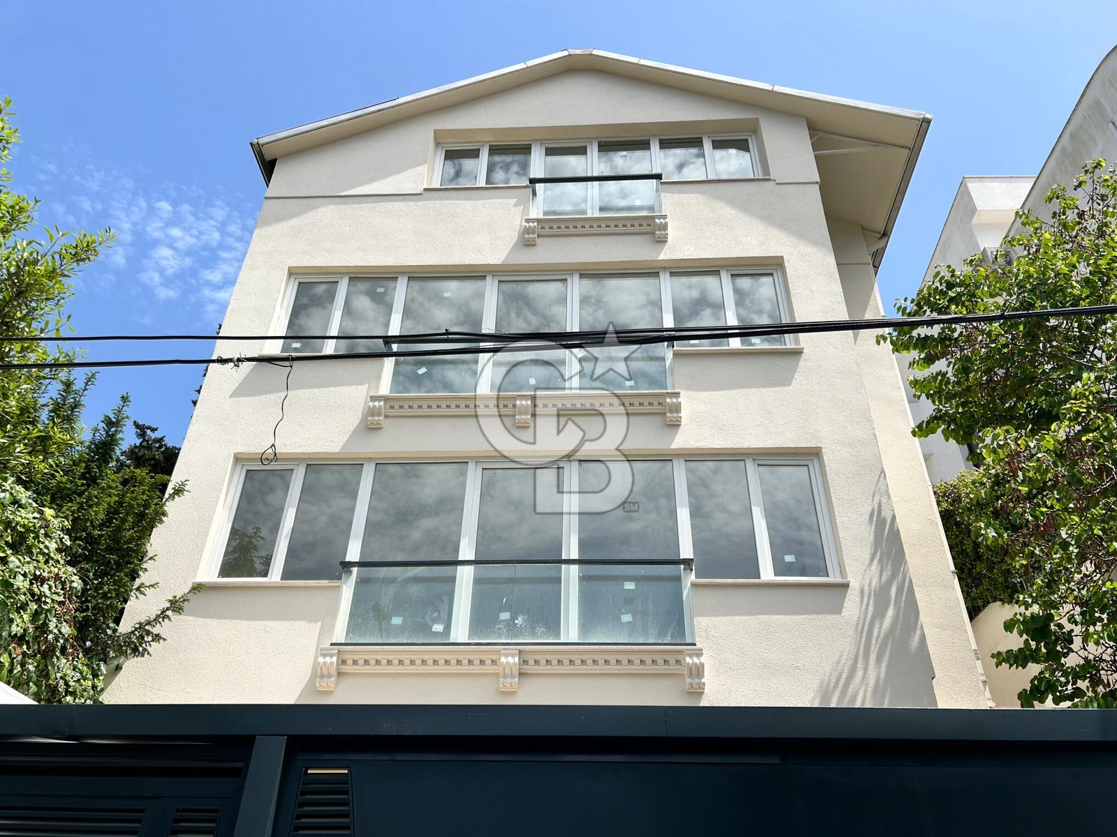 Bebek'de Harika Konumda Yenilenmiş Müstakil Bina