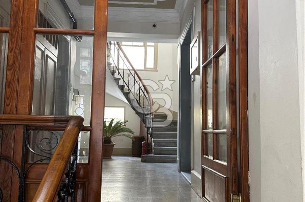 GALATA'DA GLORİA APARTMANINDA YENİ EŞYALI, 2+1 KİRALIK DAİRE