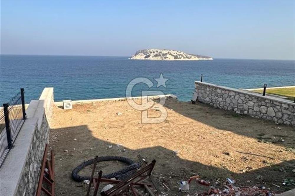 Karaburun Merkez Mahallesi Kuyucak'da 3+1 Denize Sıfır Villa