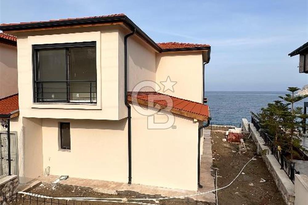 Karaburun Merkez Mahallesi Kuyucak'da 3+1 Denize Sıfır Villa