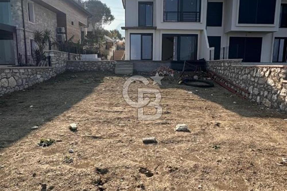 Karaburun Merkez Mahallesi Kuyucak'da 3+1 Denize Sıfır Villa