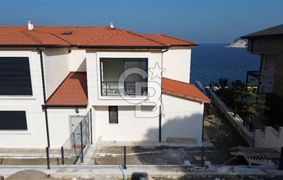 Karaburun Merkez Mahallesi Kuyucak'da 3+1 Denize Sıfır Villa