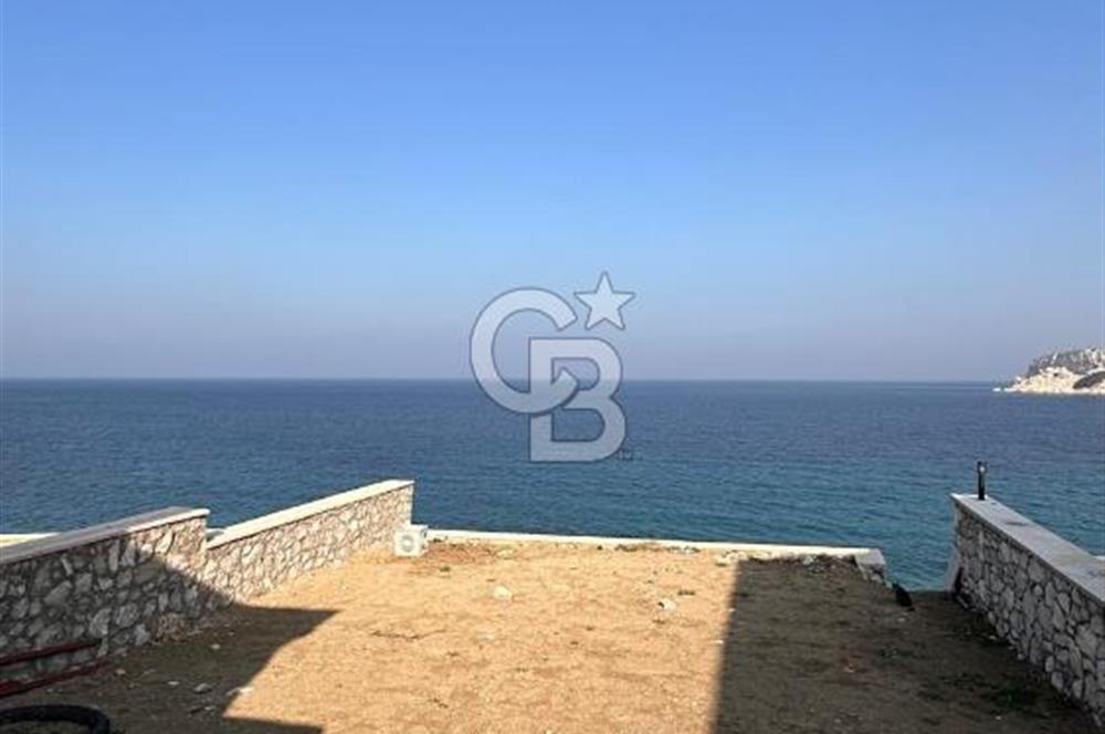 Karaburun Merkez Mahallesi Kuyucak'da 3+1 Denize Sıfır Villa