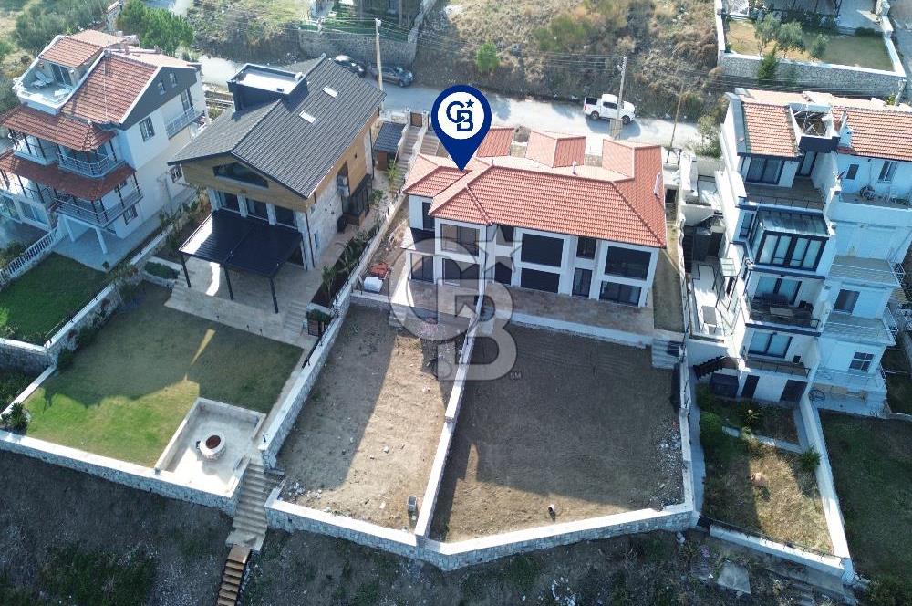 Karaburun Merkez Mahallesi Kuyucak'da 3+1 Denize Sıfır Villa