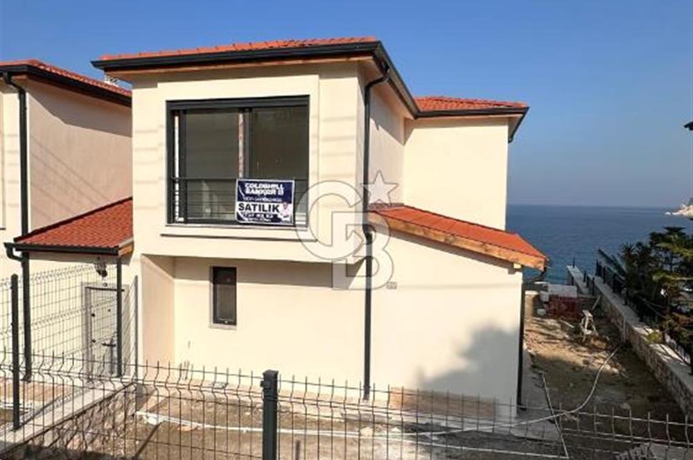 Karaburun Merkez Mahallesi Kuyucak'da 3+1 Denize Sıfır Villa