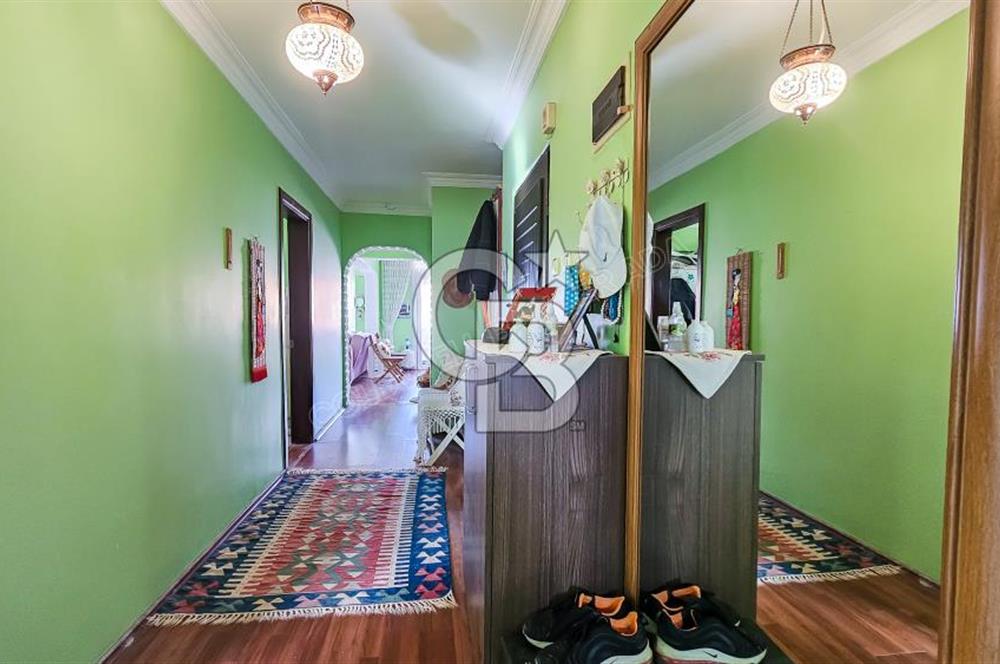Kuşadası Kadınlar Denizi Mahallesinde Deniz Manzaralı Geniş 3+1 Daire