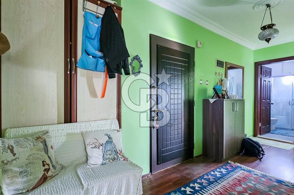 Kuşadası Kadınlar Denizi Mahallesinde Deniz Manzaralı Geniş 3+1 Daire