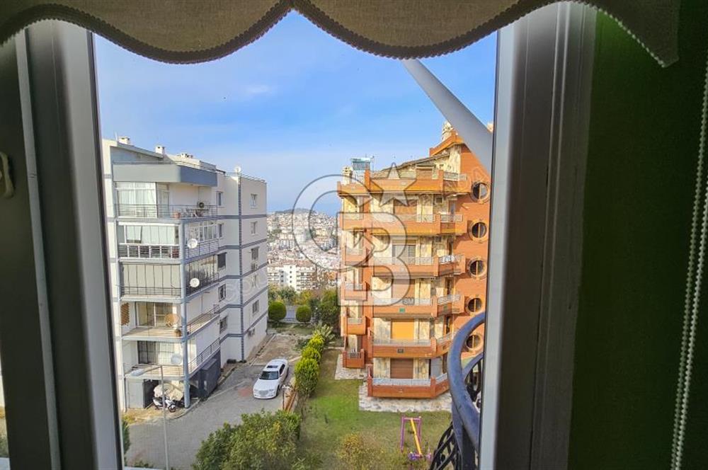 Kuşadası Kadınlar Denizi Mahallesinde Deniz Manzaralı Geniş 3+1 Daire