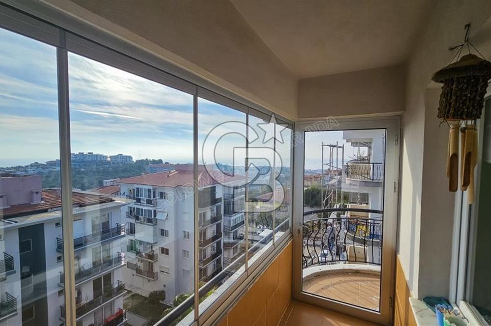 Kuşadası Kadınlar Denizi Mahallesinde Deniz Manzaralı Geniş 3+1 Daire