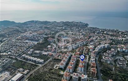 Kuşadası Kadınlar Denizi Mahallesinde Deniz Manzaralı Geniş 3+1 Daire