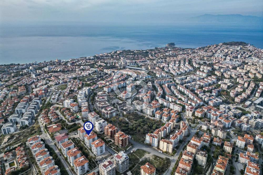 Kuşadası Kadınlar Denizi Mahallesinde Deniz Manzaralı Geniş 3+1 Daire
