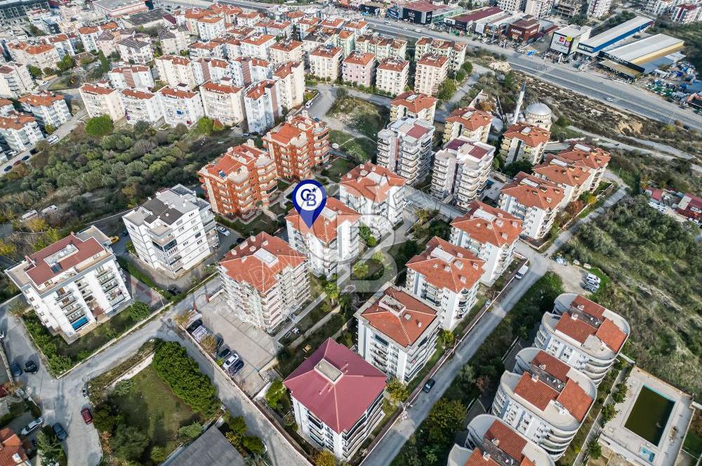 Kuşadası Kadınlar Denizi Mahallesinde Deniz Manzaralı Geniş 3+1 Daire