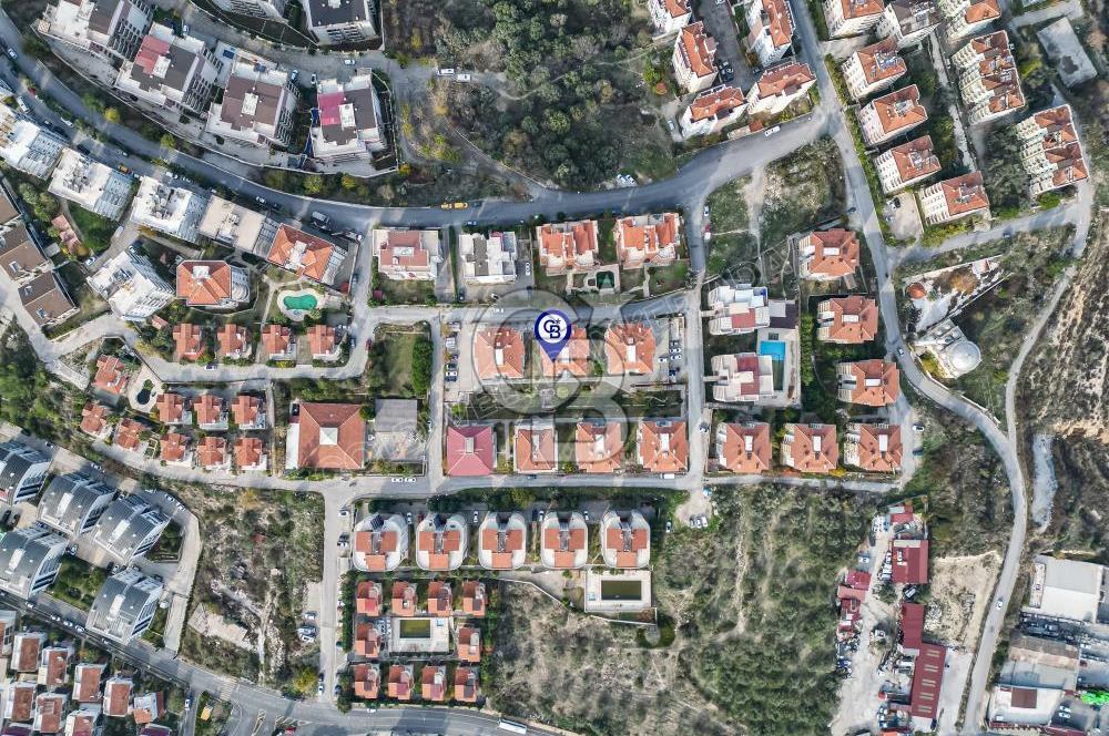 Kuşadası Kadınlar Denizi Mahallesinde Deniz Manzaralı Geniş 3+1 Daire