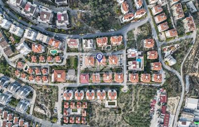 Kuşadası Kadınlar Denizi Mahallesinde Deniz Manzaralı Geniş 3+1 Daire