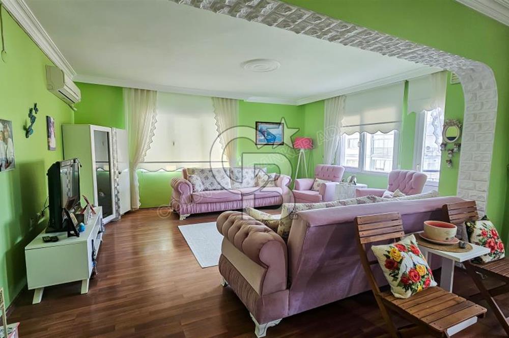 Kuşadası Kadınlar Denizi Mahallesinde Deniz Manzaralı Geniş 3+1 Daire