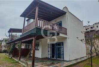 Boğaziçi Başko Sitesi’nde Deniz Manzaralı Satılık Tripleks Villa