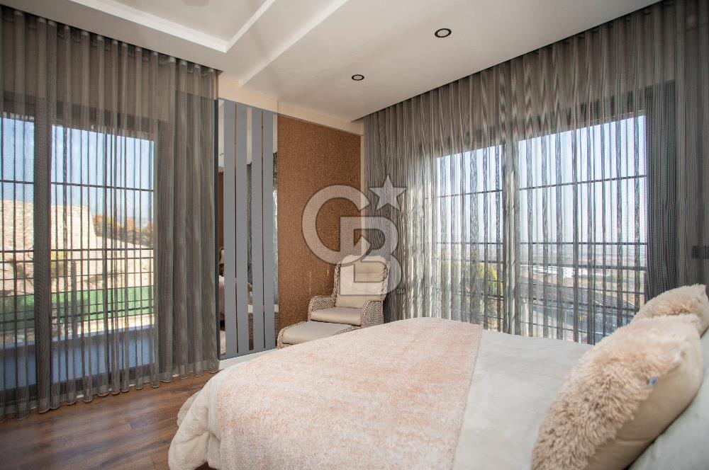 Foça Kocamehmetlerde Satılık 4+1 Dubleks Havuzlu Villa