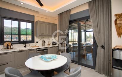 Foça Kocamehmetlerde Satılık 4+1 Dubleks Havuzlu Villa