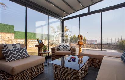 Foça Kocamehmetlerde Satılık 4+1 Dubleks Havuzlu Villa