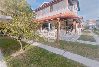Altınova Sahilinin En Gözde Lokasyonunda 4+1 Satılık Villa
