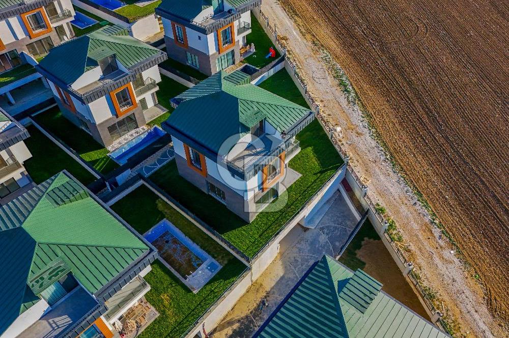 Gülmahal Güzelce Kiralık Villa (Müstakil Bahçe Ve Havuz)