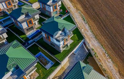 Gülmahal Güzelce Kiralık Villa (Müstakil Bahçe Ve Havuz)