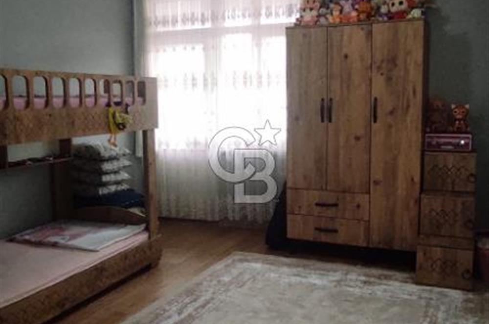 KEMAL TÜRKLER DE 2+1 ARAKAT MERKEZİ KONUMDA FIRSAT DAİRE