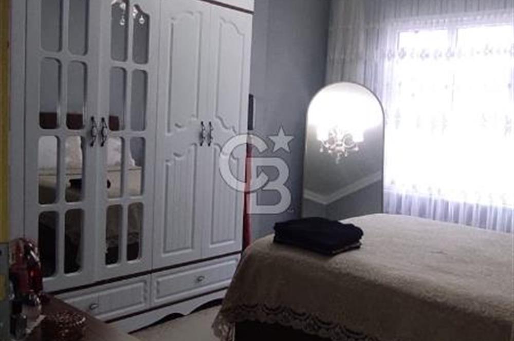 KEMAL TÜRKLER DE 2+1 ARAKAT MERKEZİ KONUMDA FIRSAT DAİRE