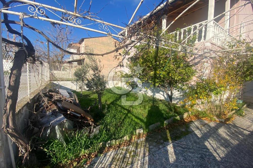 Urla Gülbahçede Deniz Manzaralı Satılık Villa