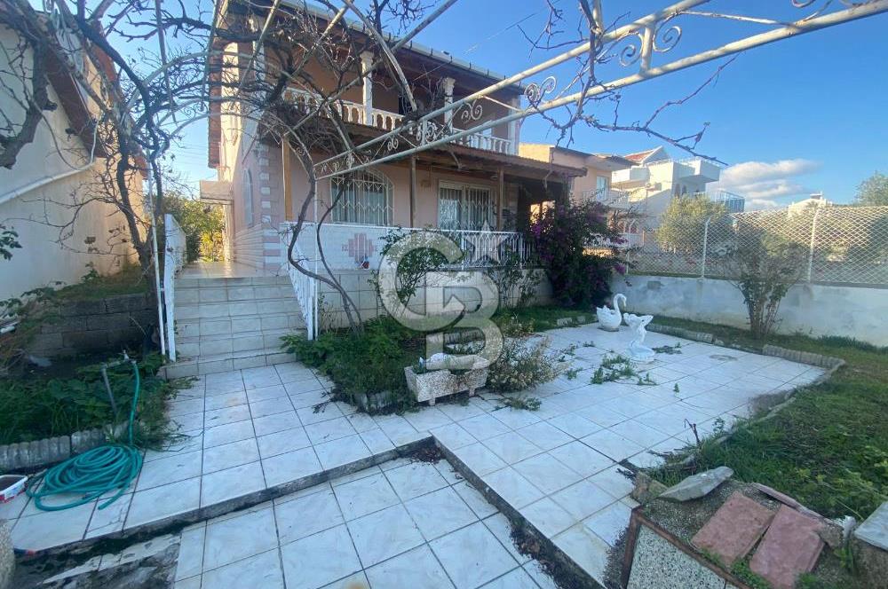 Urla Gülbahçede Deniz Manzaralı Satılık Villa