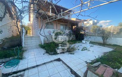 Urla Gülbahçede Deniz Manzaralı Satılık Villa